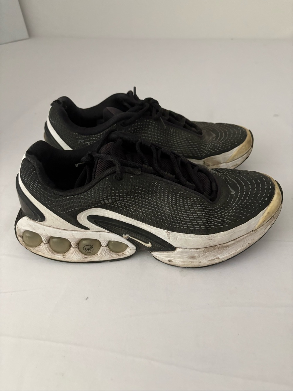 Nike Men’s Black Athletic Shoes with White Midsole